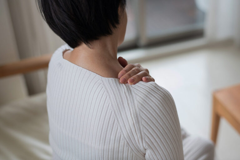首こりが治らない人の共通点と整体での根本改善法｜岐阜市の慢性痛専門整体院が徹底解説