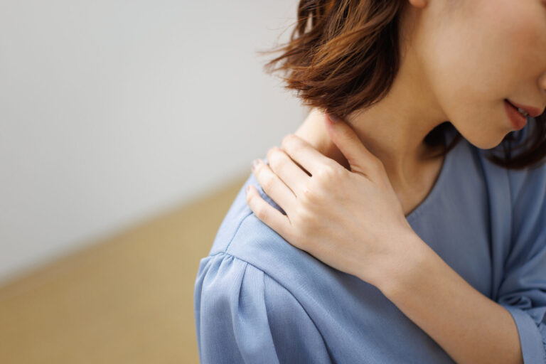 デスクワークによる首・肩の慢性疲労を解消する整体アプローチ