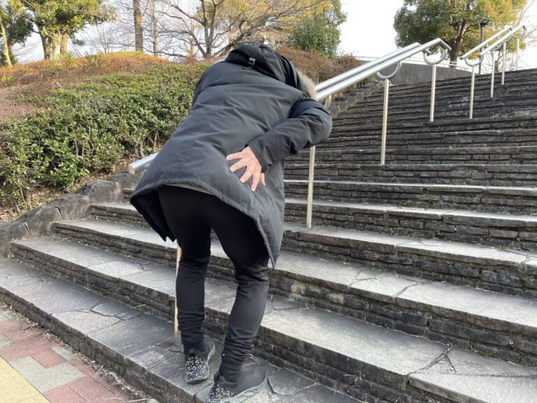 岐阜市で腰痛が治らない人は「肩甲骨の左右差」が原因かも｜整体の専門家が教える意外なメカニズムと改善方法